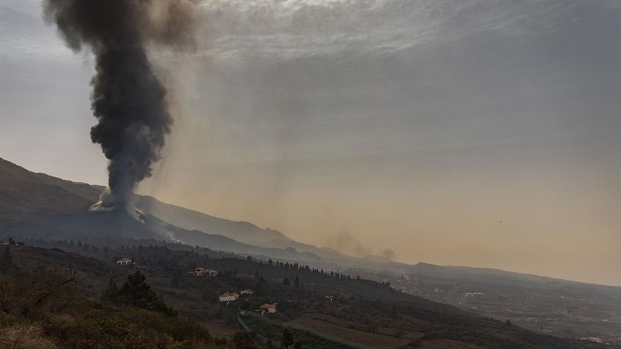 El desplazamiento de las cenizas empeorará la calidad del aire en el sur y oeste de La Palma desde este lunes