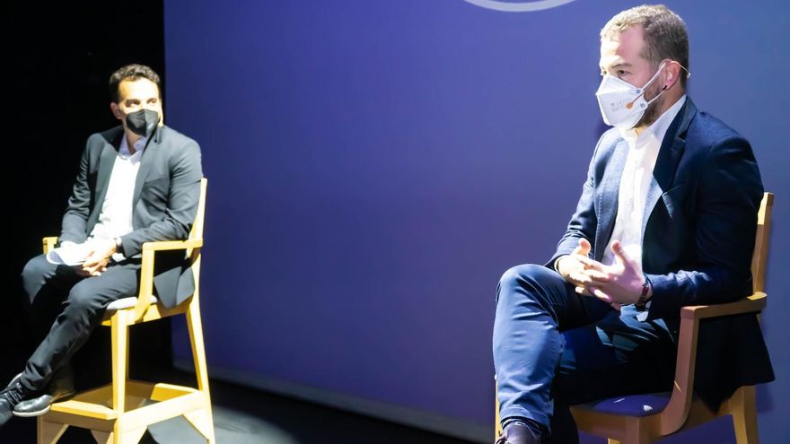 El viceconsejero de Cultura del Gobierno de Canarias, Juan Márquez, y el director del Teatro Guiniguada, Daniel Tapia