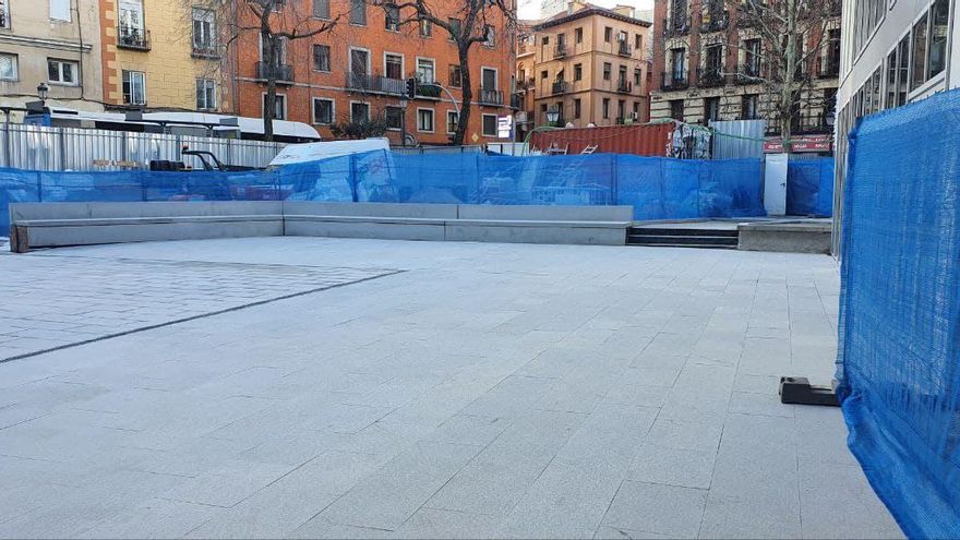 Zona de plaza junto al polideportivo de la Cebada