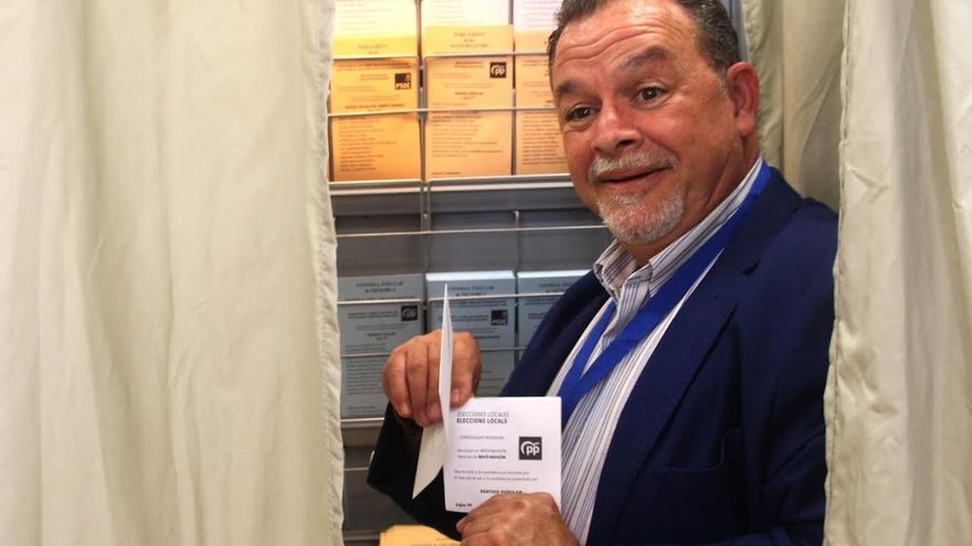 Demanen la dimissió d'un regidor del PP per llançar un got contra un simpatitzant d'esquerres en unes festes a Menorca