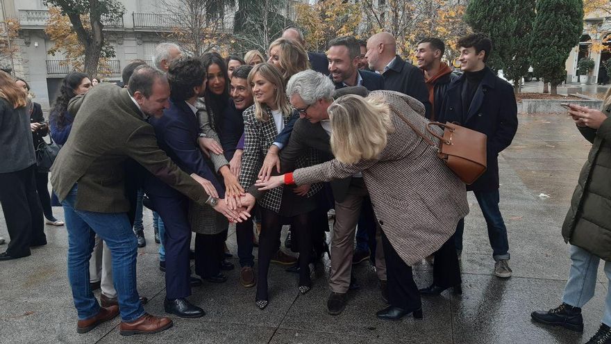 Arrimadas presenta su candidatura alternativa a la de Bal en la que cede el protagonismo al eurodiputado Adrián Vázquez como secretario general