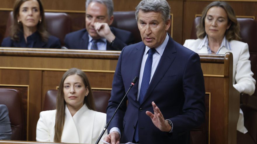 Imagen de archivo ( 22/04/2026) del líder del PP, Alberto Núñez Feijóo, durante una sesión de control al Gobierno en el Congreso. EFE/ Javier Lizon