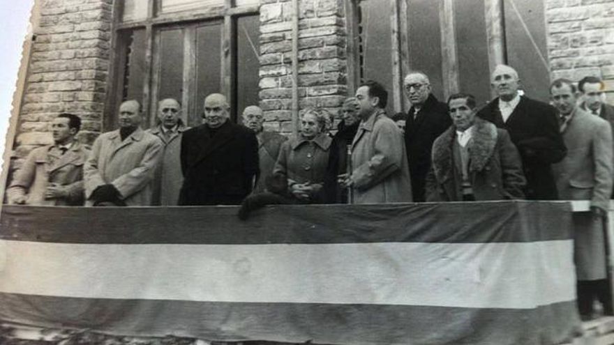 La inauguración de la escuela de Villar del Río, en la década de los años 40.