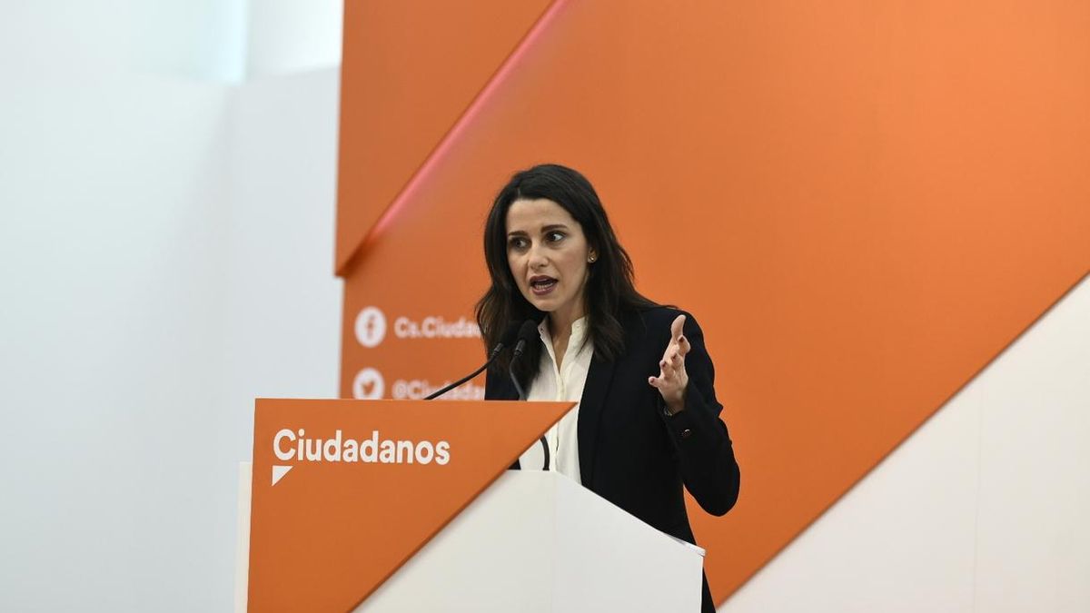 Arrimadas responde a Valls que "nadie le va a dar a Ciudadanos lecciones de constitucionalismo"