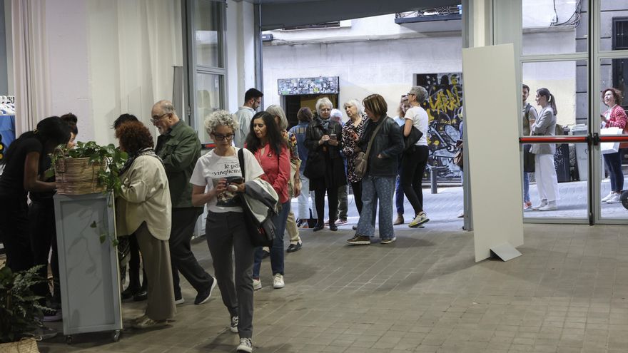 Llegada de los asistentes al acto