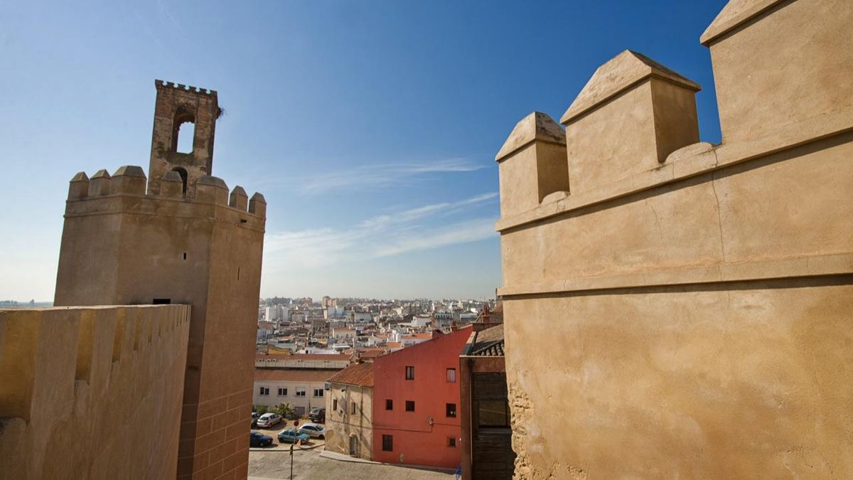 Cae parte de la muralla de Badajoz ubicada junto a la torre de Espantaperros