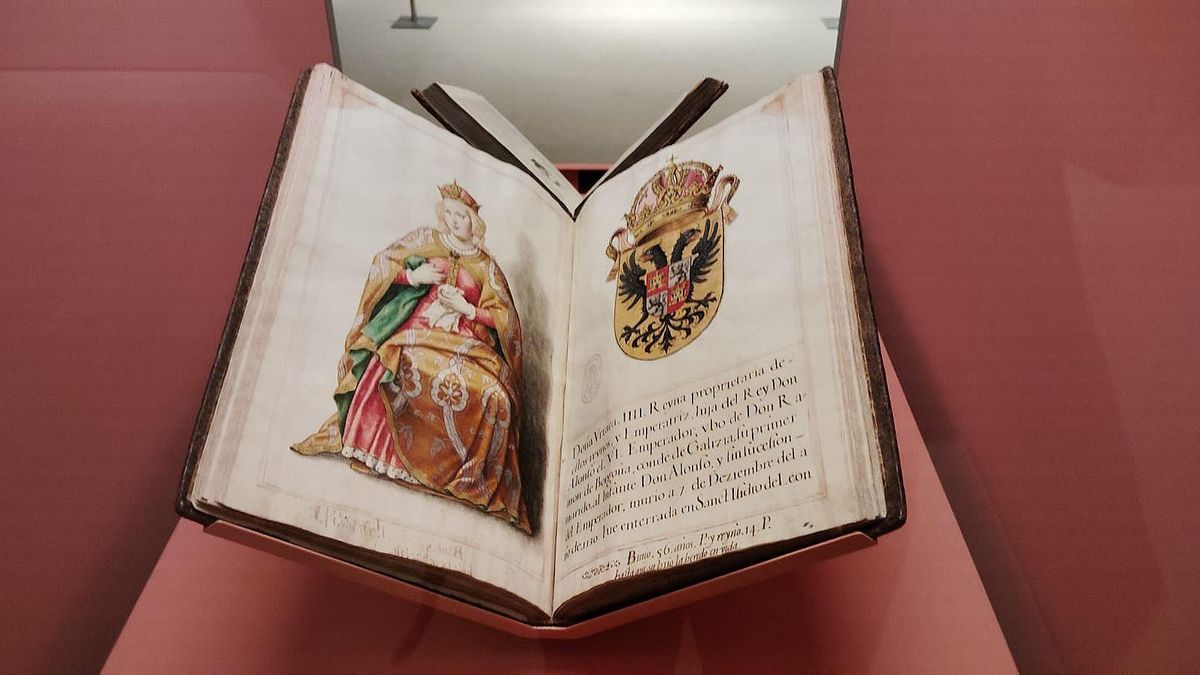 Un libro con una ilustración de la Reina Urraca de León.