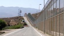 Vista de la valla que separa España y Marruecos, en Melilla.