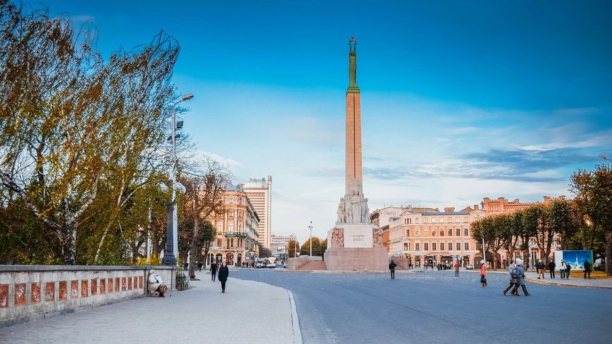 El Monumento de la Libertad conmemora la independencia de Letonia.