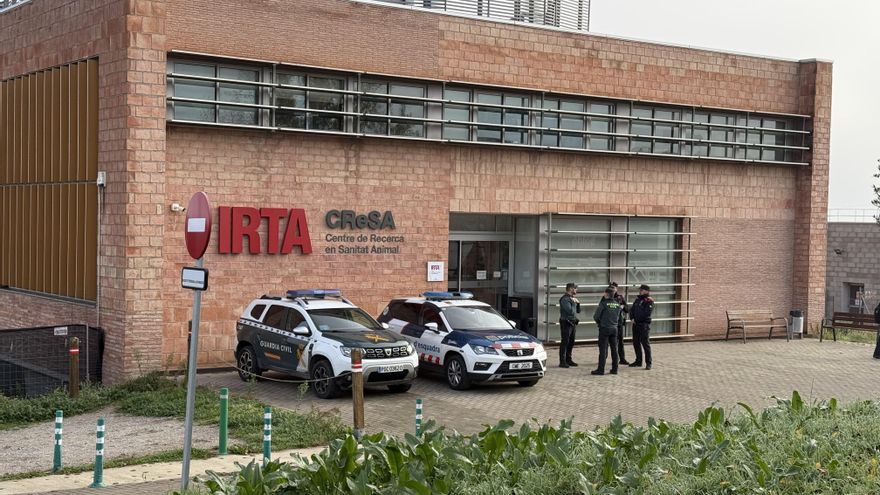 La policía registra el laboratorio del IRTA-CReSA por la posible fuga detrás del brote de peste porcina africana