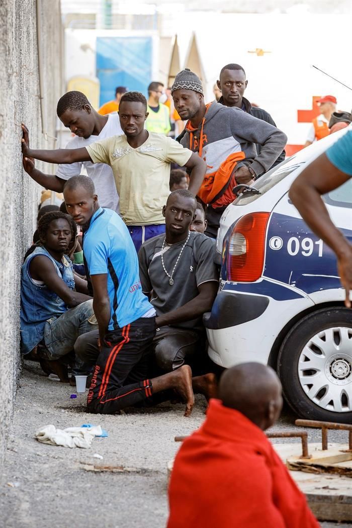 Personas rescatadas en el cayuco con 95 tripulantes localizado en las cercanías de Gran Canaria