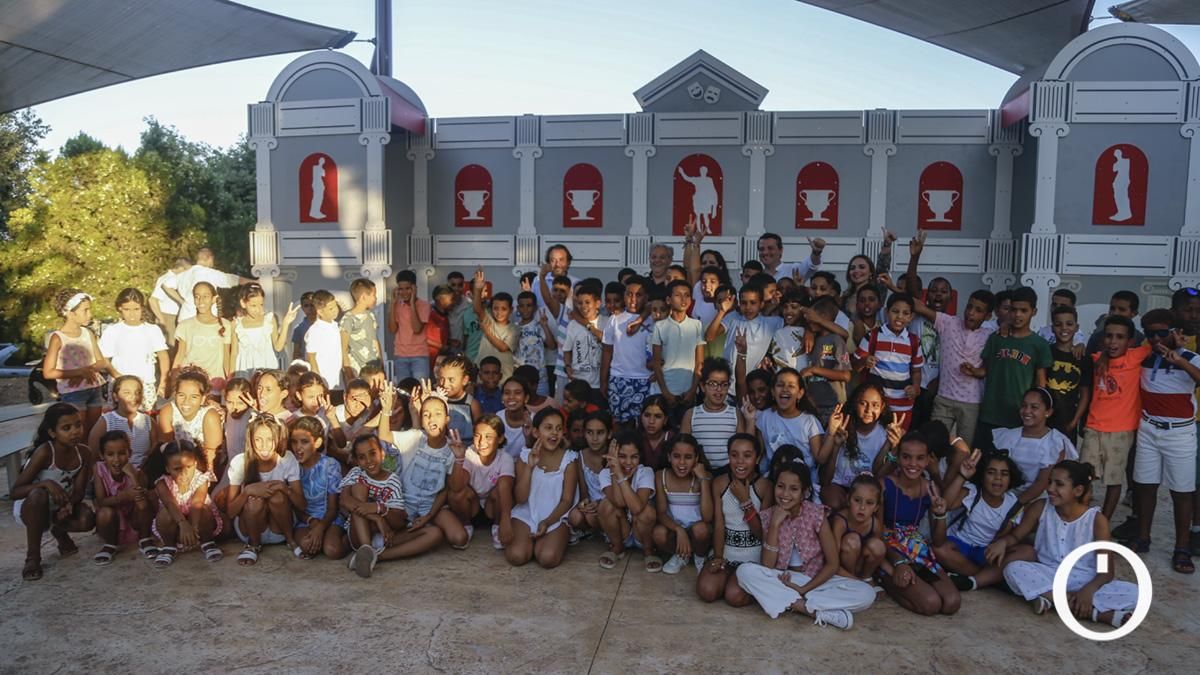 Niños saharauis del programa 'Vacaciones en paz' visitan la Ciudad de los Niños.