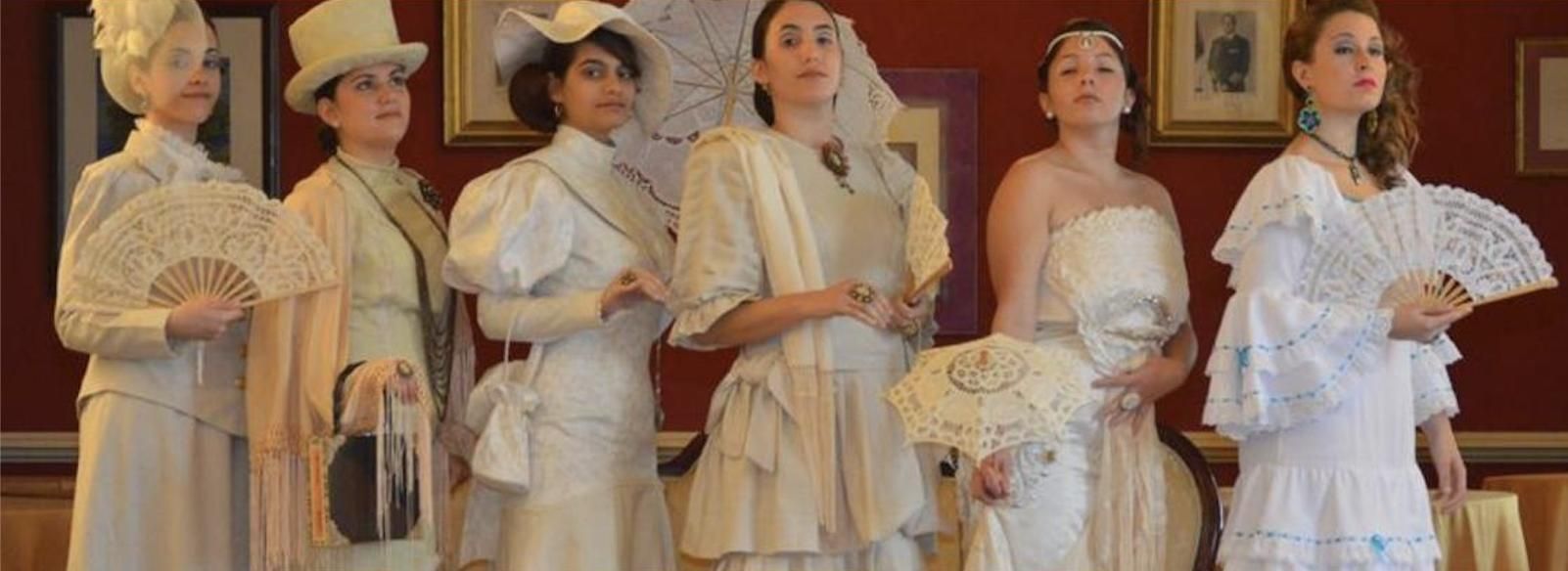 Imagen del taller de confección y arreglos de vestimenta indiana.