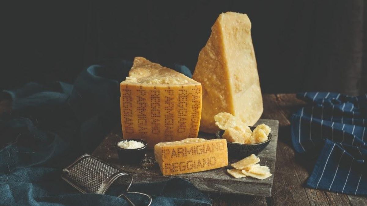 Queso parmesano, muy similar en forma y color al Bufast noruego.
