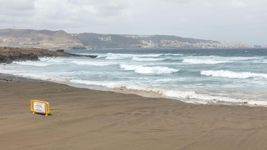 Canarias sube a nivel 2 el riesgo de contaminación marina por un vertido de fuel oil en el Puerto de La Luz