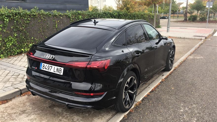 Para diferenciar esta versión de las demás, Audi ha introducido pequeños cambios en su carrocería.