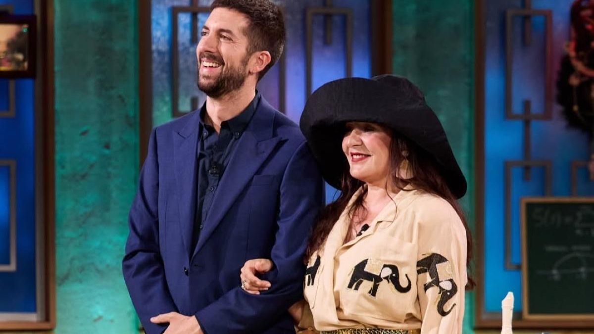 'La Revuelta' cierra curso en RTVE con nota final de Broncano, alegato por la discapacidad y 'lapsus' de Candela Peña