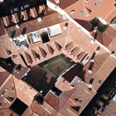 Vista cenital de los apartamentos ya reformados en Corredera 20