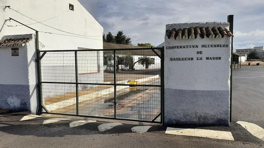 Entrada a la cooperativa olivarera