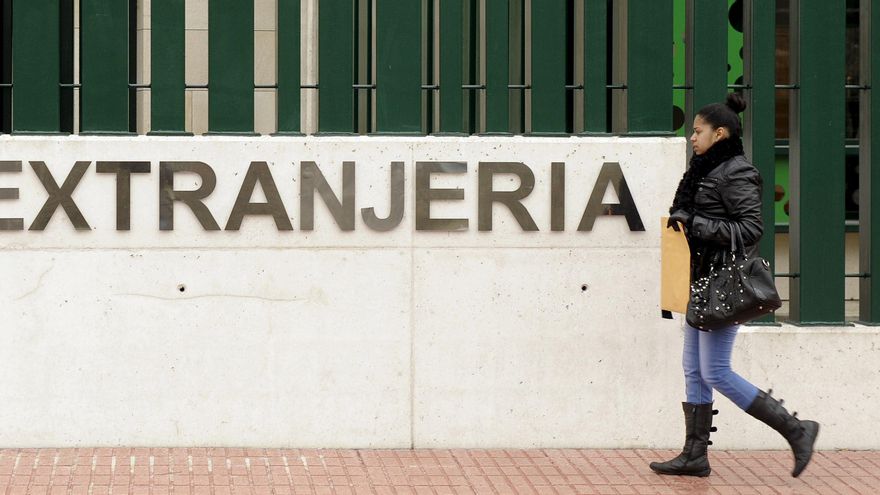 La gestión de los NIE atasca el pacto PSOE-JxCat por las competencias en inmigración