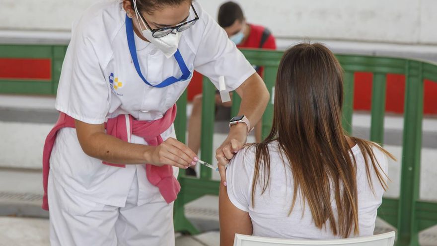 Los residentes canarios pueden vacunarse en cualquier isla durante el verano