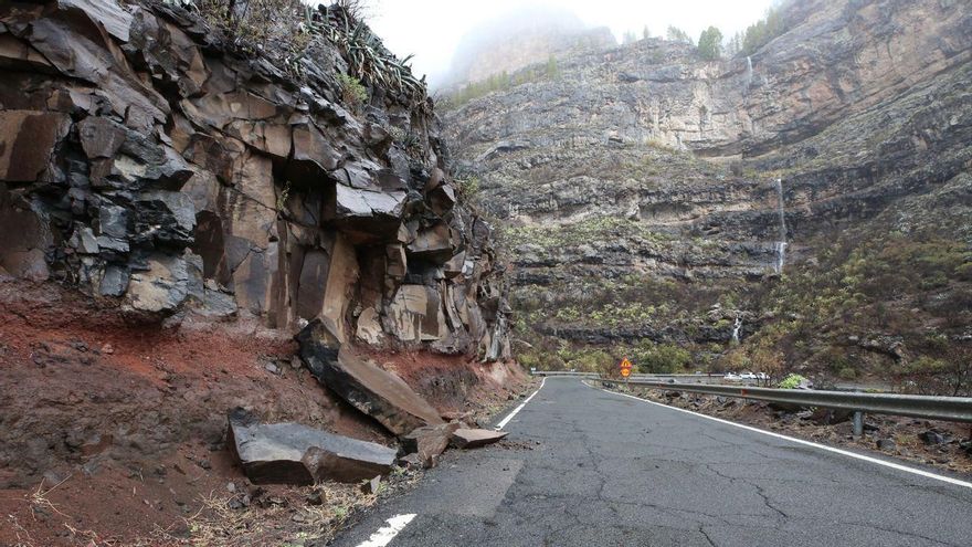 Desprendimientos de piedras a la izquierda de la imagen por las precipitaciones y los vientos