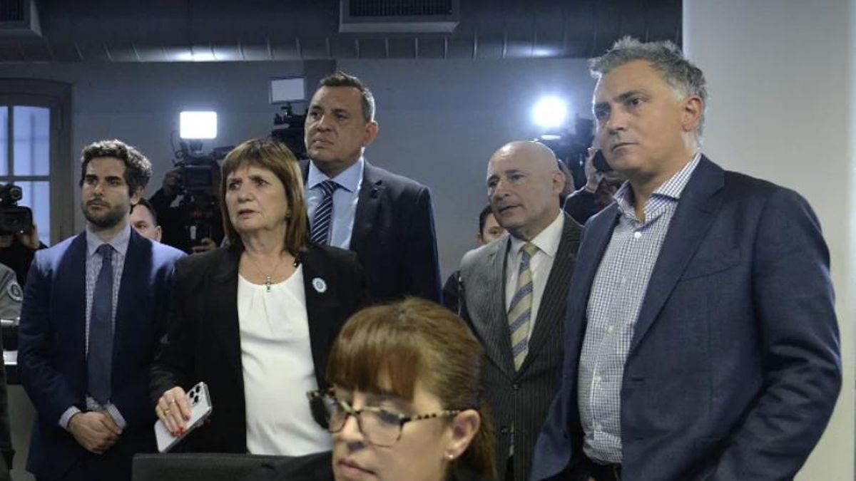 El escándalo de Bondarenko y una foto de Kicillof con Mayra Mendoza marcan la campaña bonaerense