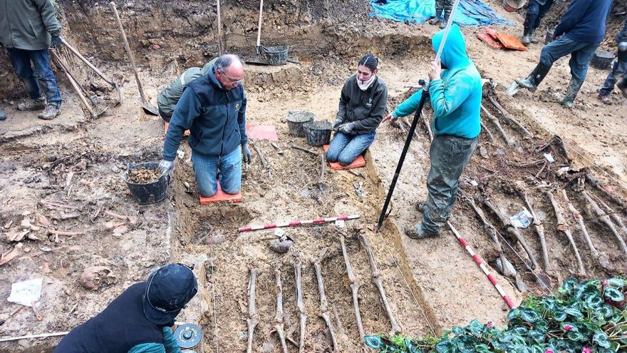 Así se desentierra un cementerio: hallan tres fosas comunes con 20 víctimas de la Guerra Civil en Amorebieta-Etxano