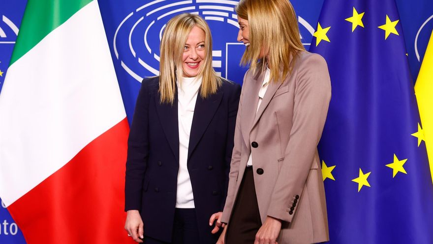 La presidenta del Gobierno de Italia, Giorgia Meloni, y la presidenta del Parlamento europeo, Roberta Metsola, este jueves en Bruselas.