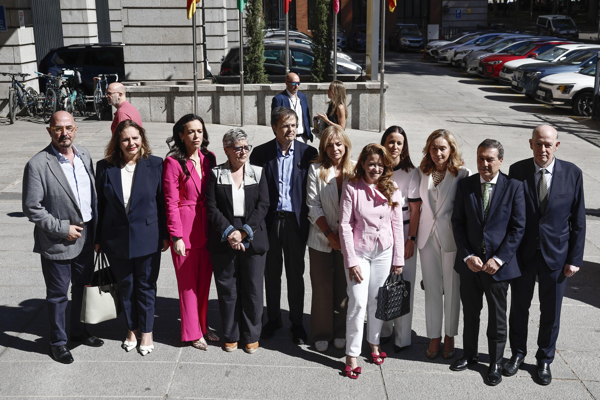 Los consejeros de Sanidad posan antes de asistir a la reunión del Consejo Interterritorial del Sistema Nacional de Salud (CISNS), este miércoles en Madrid.