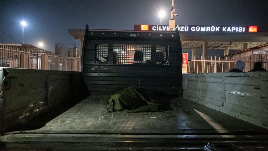 400 metros hasta Siria: el regreso de los cuerpos de los refugiados fallecidos en el terremoto en Turquía