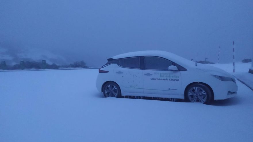 La nieve vuelve a cubrir el entorno del Observatorio del Roque de Los Muchachos.