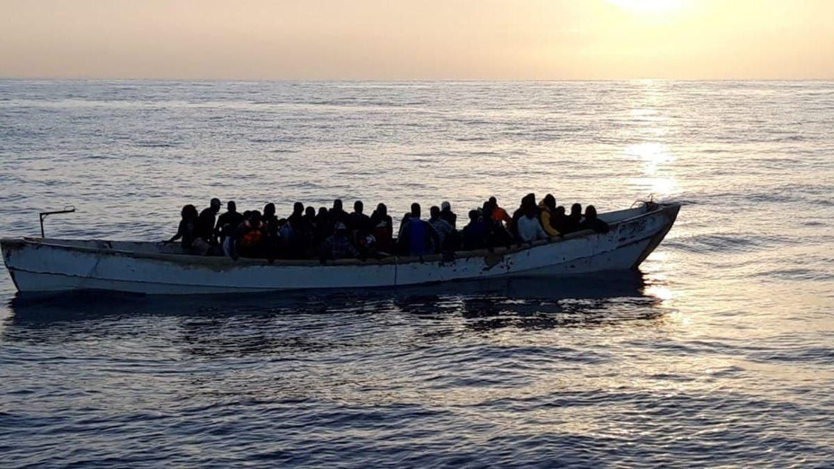 Embarcación con migrantes a bordo