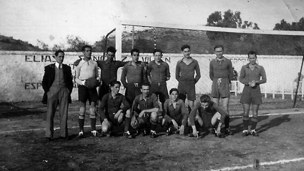 El Egabrense se enfrenta al Lucentino en el campo de 'fútbol chico' (1948)