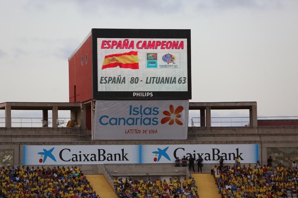 Partido entre la UD Las Palmas y el Rayo Vallecano. (ALEJANDRO RAMOS)