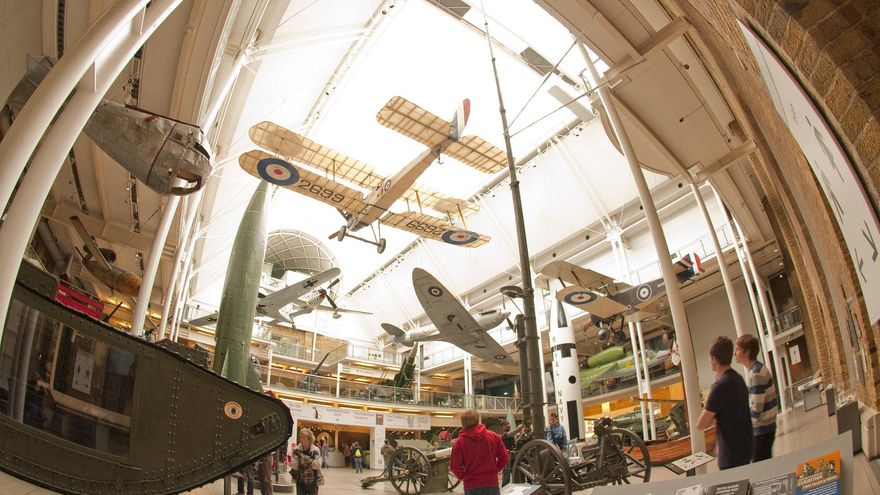 Aviones y armas de todas las grandes guerras en el Imperial War Museum.
