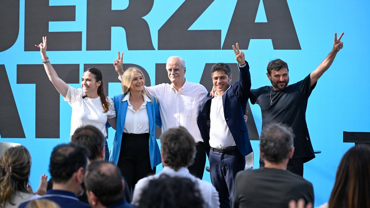 Axel Kicillof junto a Jorge Taiana, Verónica Magario, Juan Grabois y Jimena López