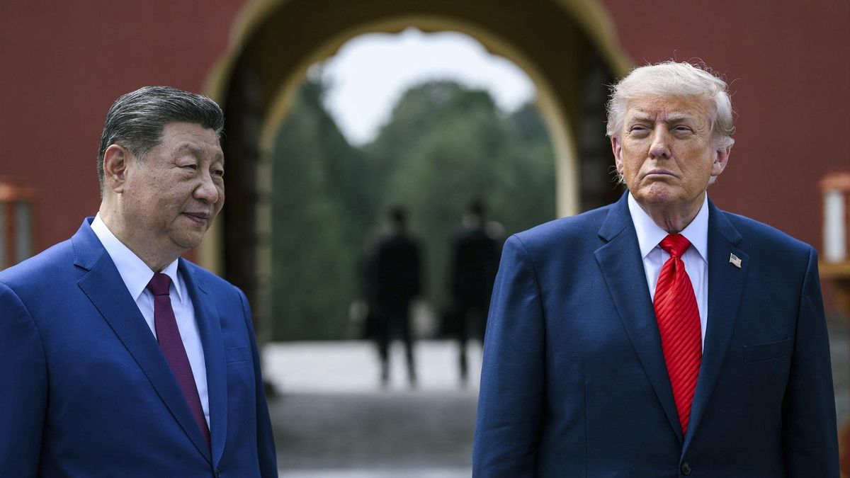 EuropaPress 7533135 may 18 2026 beijing china chinese president xi jinping left stands with us