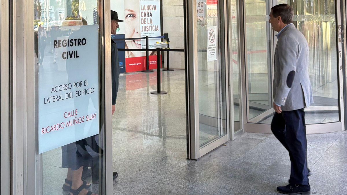 El actual conseller de Sanidad de Mazón defiende sus pagos en 2009 y 2011 al principal acusado en una trama corrupta