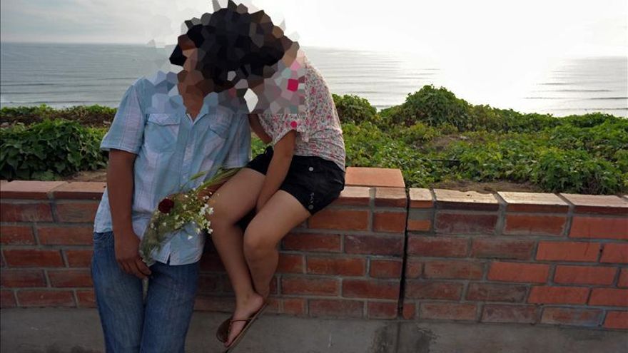 Una pareja ajena a la información.