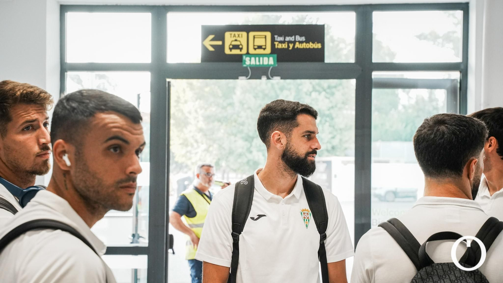 El Córdoba CF ya viaja en avión camino a Gijón