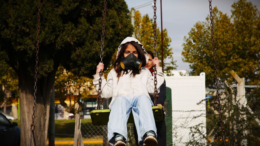 Escuelas fumigadas: estos son los niveles de agroquímicos detectados en el agua potable que toman los niños