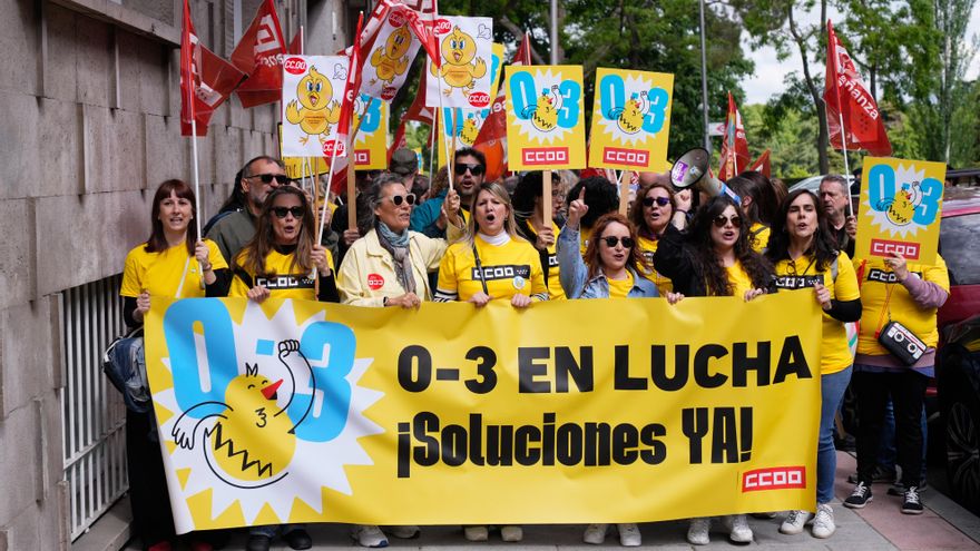 La Plataforma Laboral de Escuelas Infantiles convoca una concentración de la educadoras en huelga indefinida, este jueves en Madrid.-EFE/ Borja Sanchez-Trillo