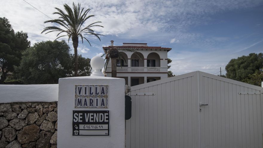 Imagen de archivo de una vivienda en venta en Menorca. EFE/ David Arquimbau Sintes