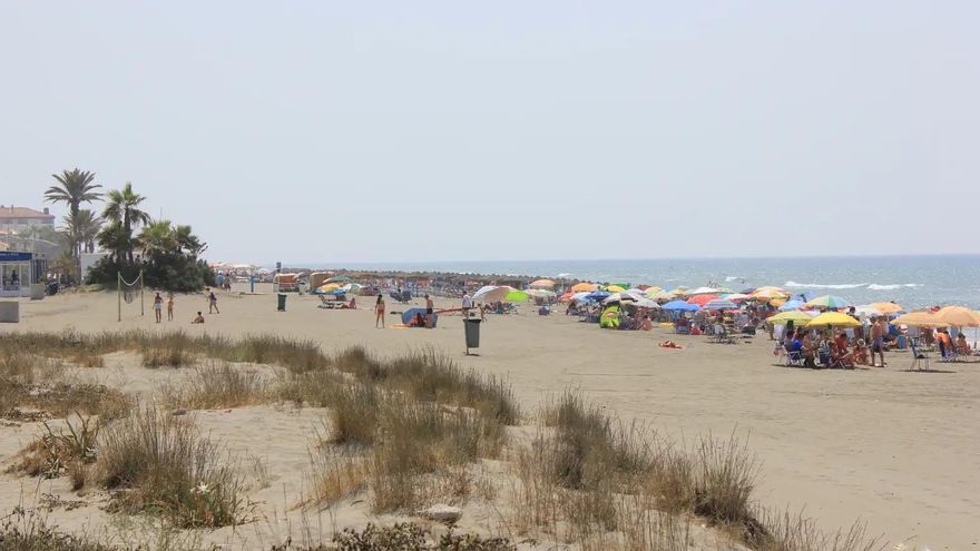 La playa de Málaga que es un tesoro apenas conocido y está en el pueblo con uno de los mejores climas de Europa