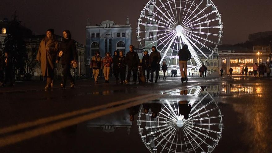 Mensajes de los bomberos y psicólogos en la televisión: los ucranianos se preparan para un invierno difícil