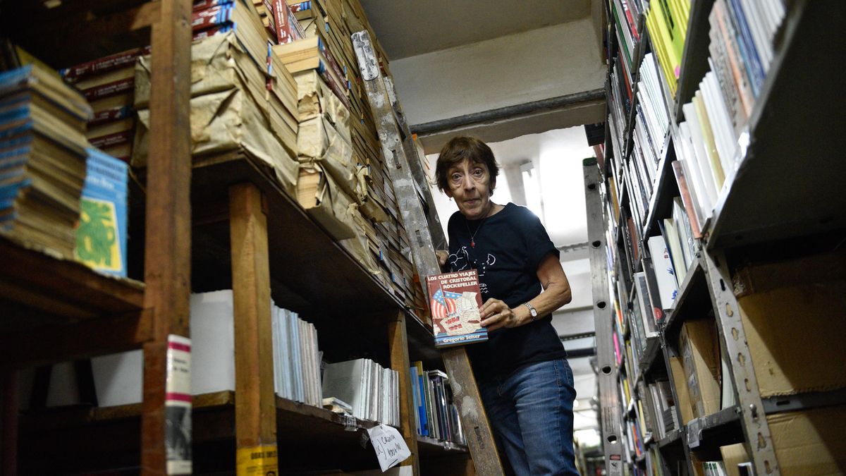 Damián Carlos Hernández tuvo que exiliarse en Uruguay, antes de partir pidió que lo llevaran a ver la librería.