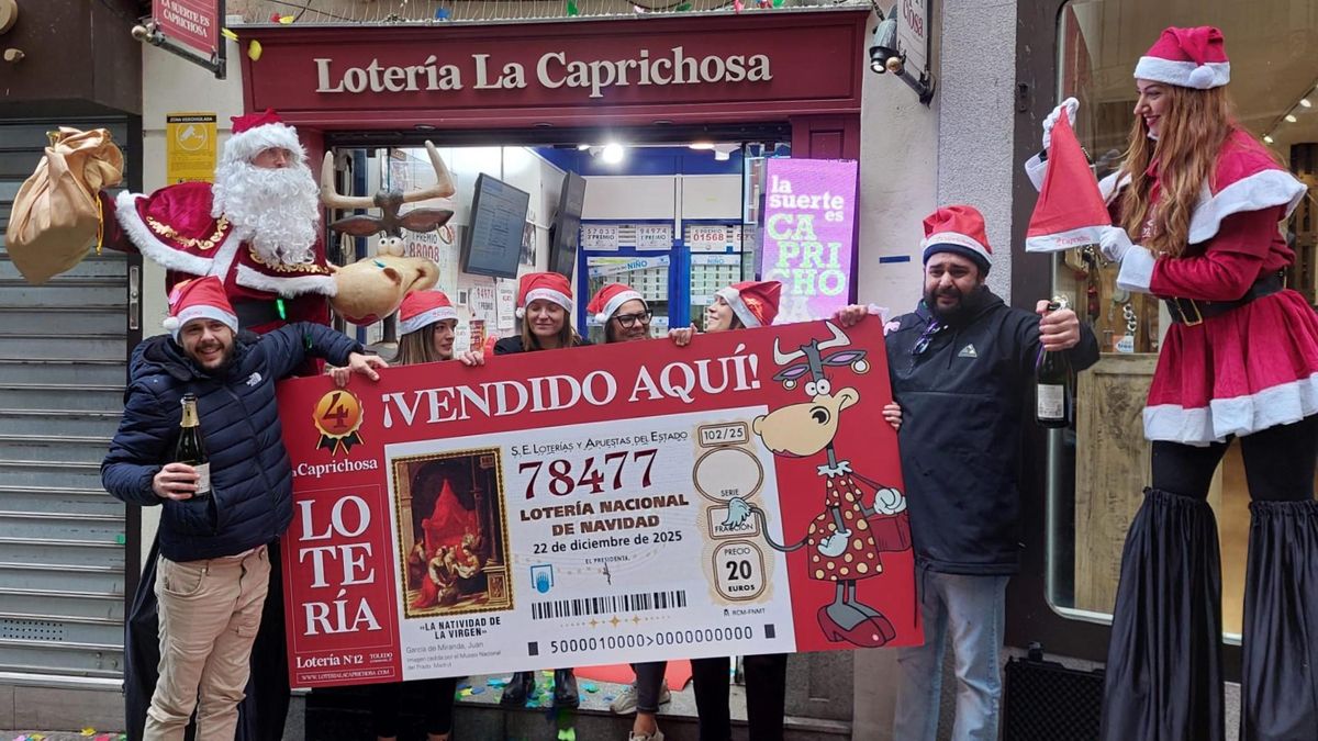 Trabajadores y trabajadoras de 'La Caprichosa' celebran el cuarto premio