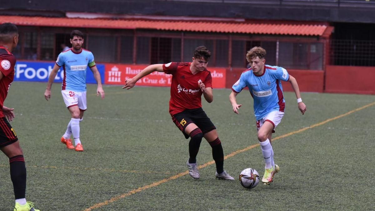 Imagen del partido ante el CD Mensajero, que tuvo que aplazarse por el volcán