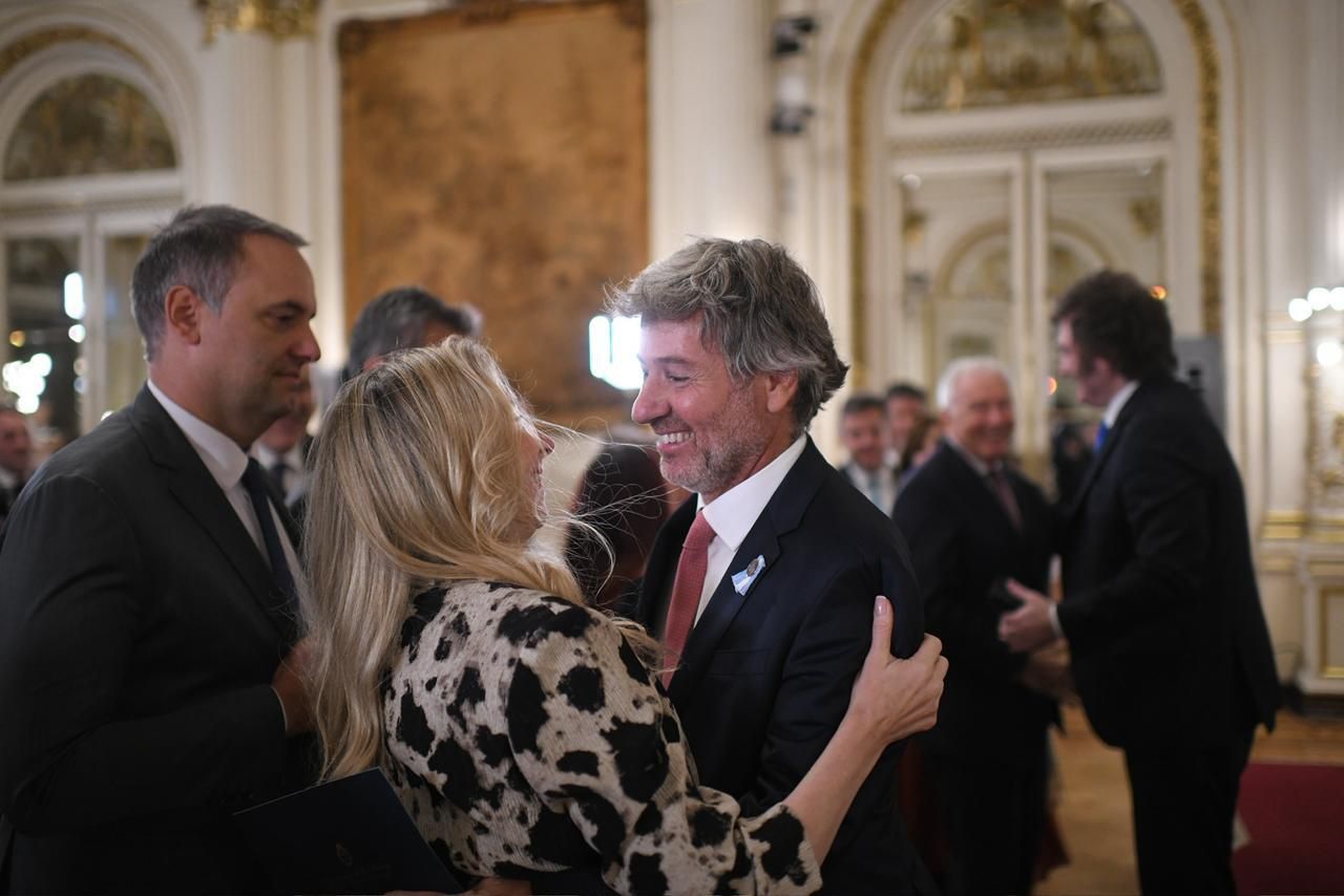 Karina Milei felicita al nuevo ministro de Justicia, Juan Bautista Mahiques, en Casa Rosada, el 5 de marzo de 2026. Para la hermana de Milei, otro triunfo frente a Santiago Caputo.